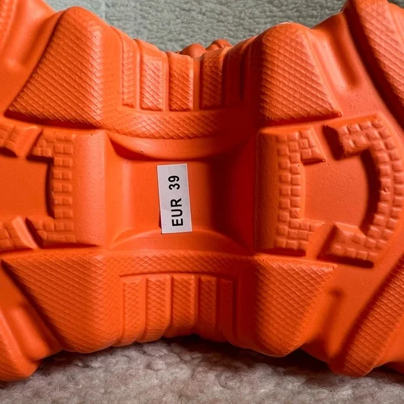 SHEIN Hightop Black and Orange Sneakers | 39 - Picture 4 of 6